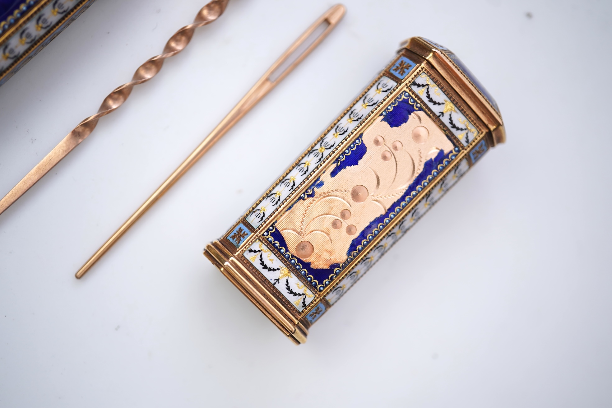 A gold and enamel etui case, probably Swiss, late 18th-19th century